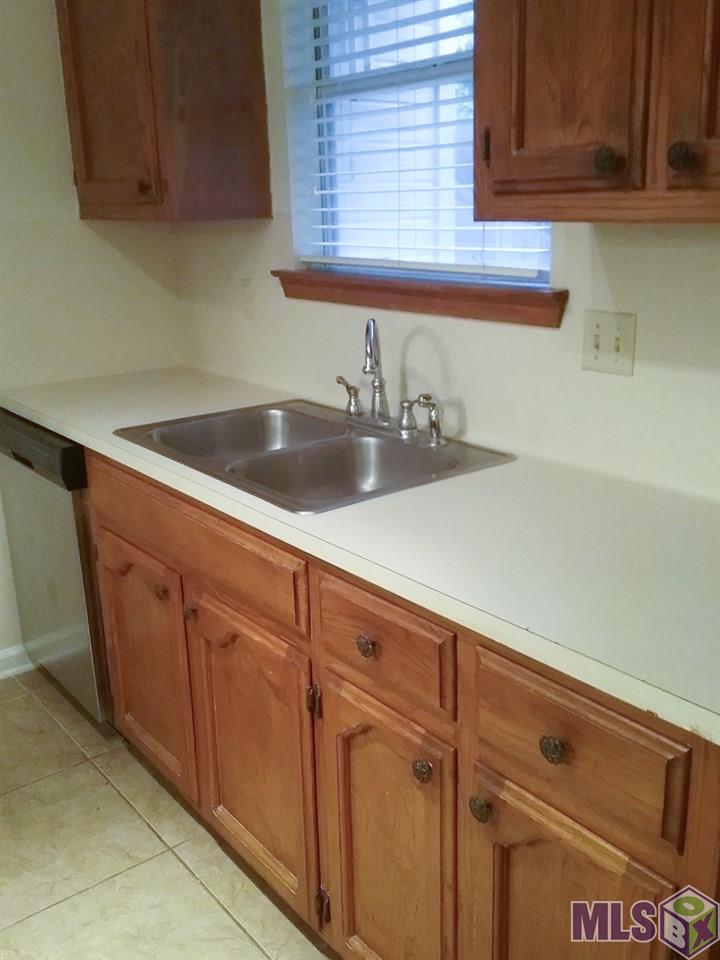 8091 Bayou Fountain Avenue Baton Rouge, LA 70820 - Photo 3 of 21