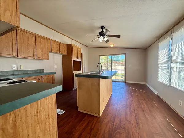 $1,375 | 11739 East Old Oak Trail, Willis, TX 77378