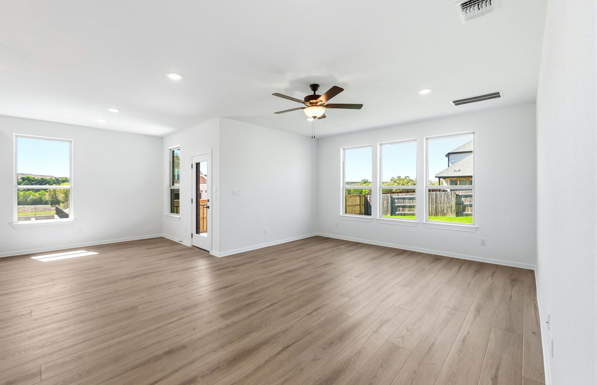 605 Rdg Pt Drive Georgetown, TX 78628 - Photo 4 of 29