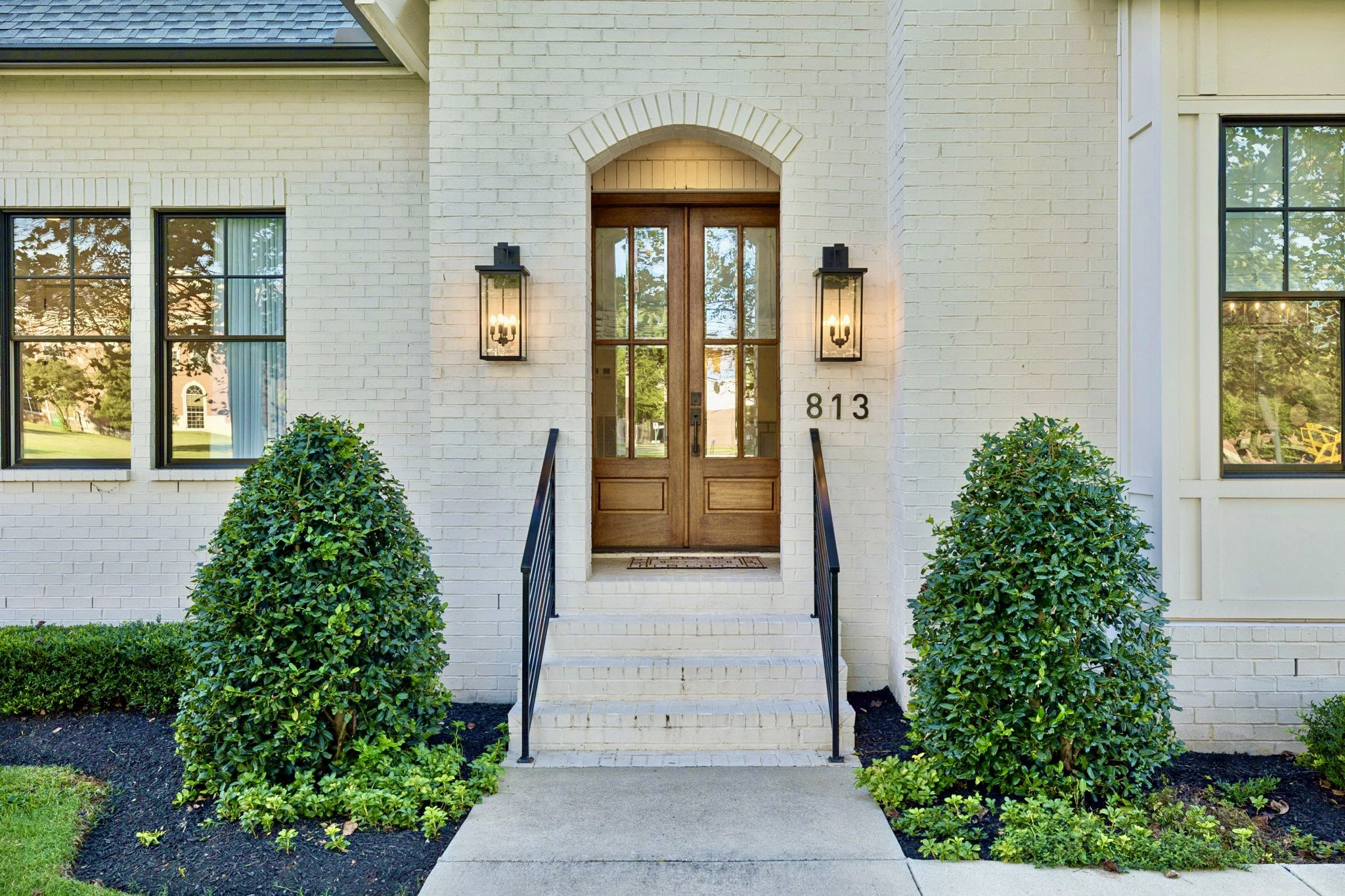813 Hillsboro Road Franklin, TN 37064 - Photo 6 of 79 a front view of a house with a yard