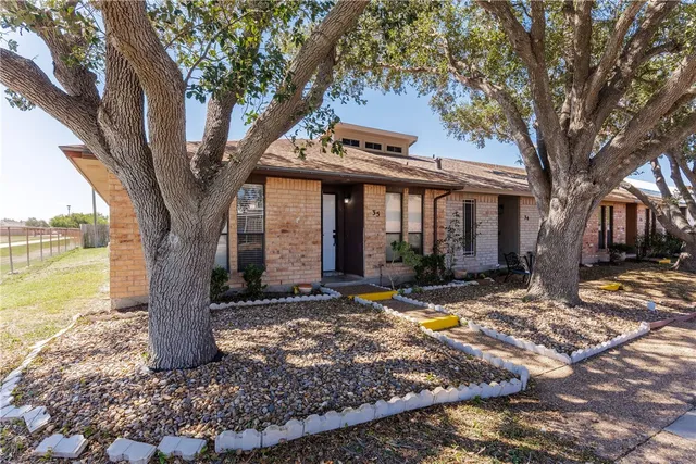 a view of a house with backyard and tree s