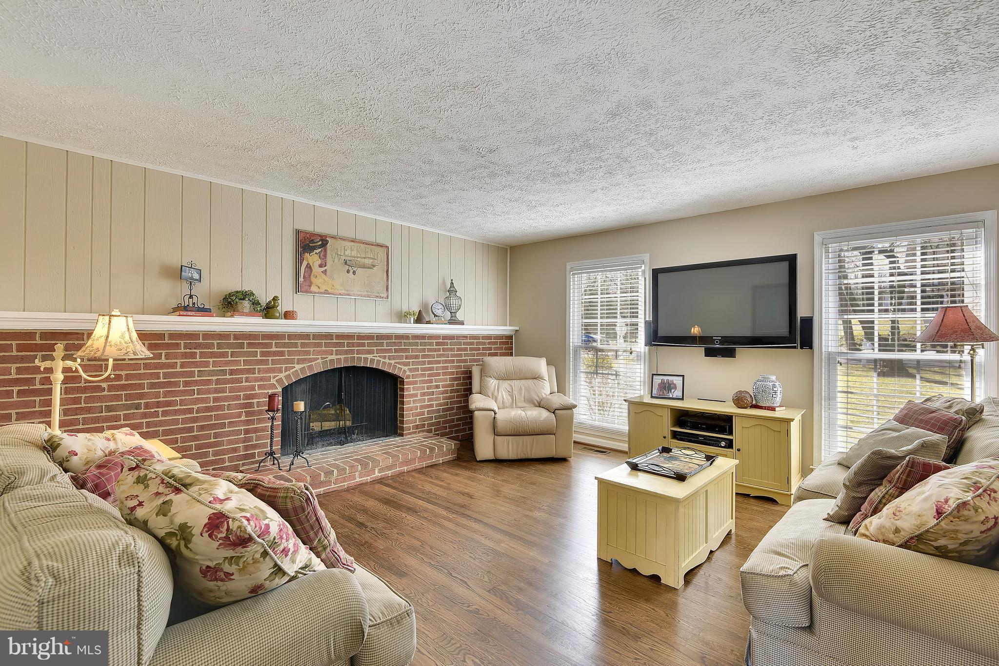 15901 Green Meadow Road North Potomac, MD 20878 - Photo 11 of 30 Sun Filled Family Room w/ Wood Fireplace