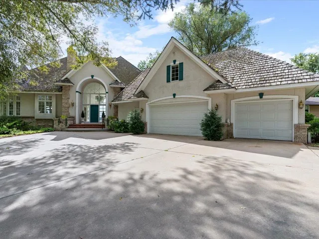 $1,600,000 | 402 2nd Street Southeast, Crosby, MN 56441