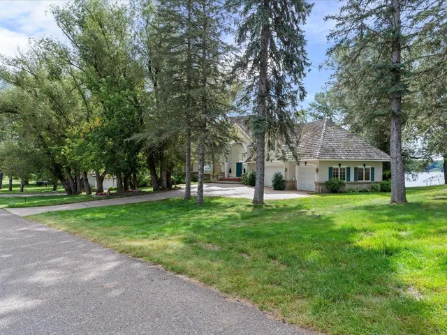 $1,600,000 | 402 2nd Street Southeast, Crosby, MN 56441