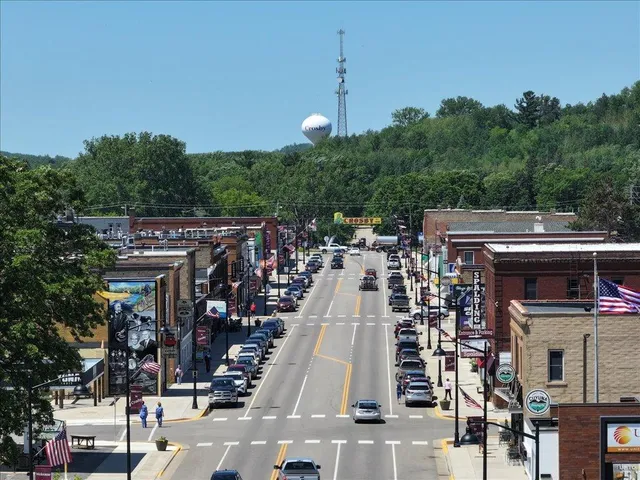 $1,600,000 | 402 2nd Street Southeast, Crosby, MN 56441