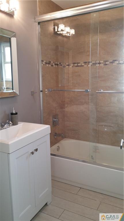 10 Richmond Road Edison, NJ 08817 - Photo 10 of 12 a bathroom with a sink a mirror and a bathtub