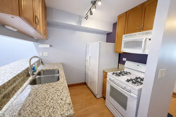 $1,800 | 2624 Prairieview Lane South, Aurora, IL 60502