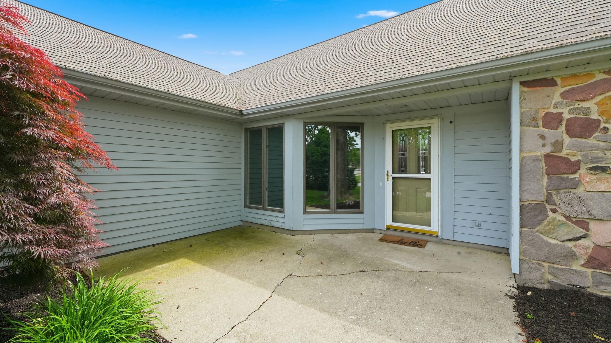 5920 Tomahawk Trail Fort Wayne, IN 46804 - Photo 3 of 32