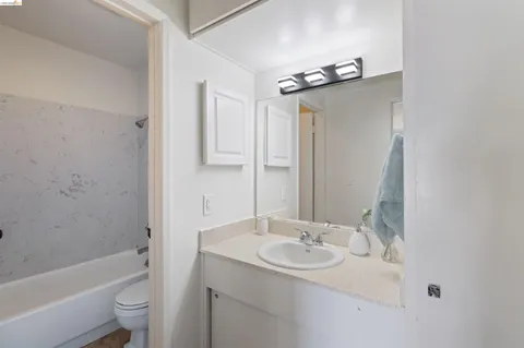 $379,000 | 4 Admiral Drive, Unit B430, Emeryville, CA 94608