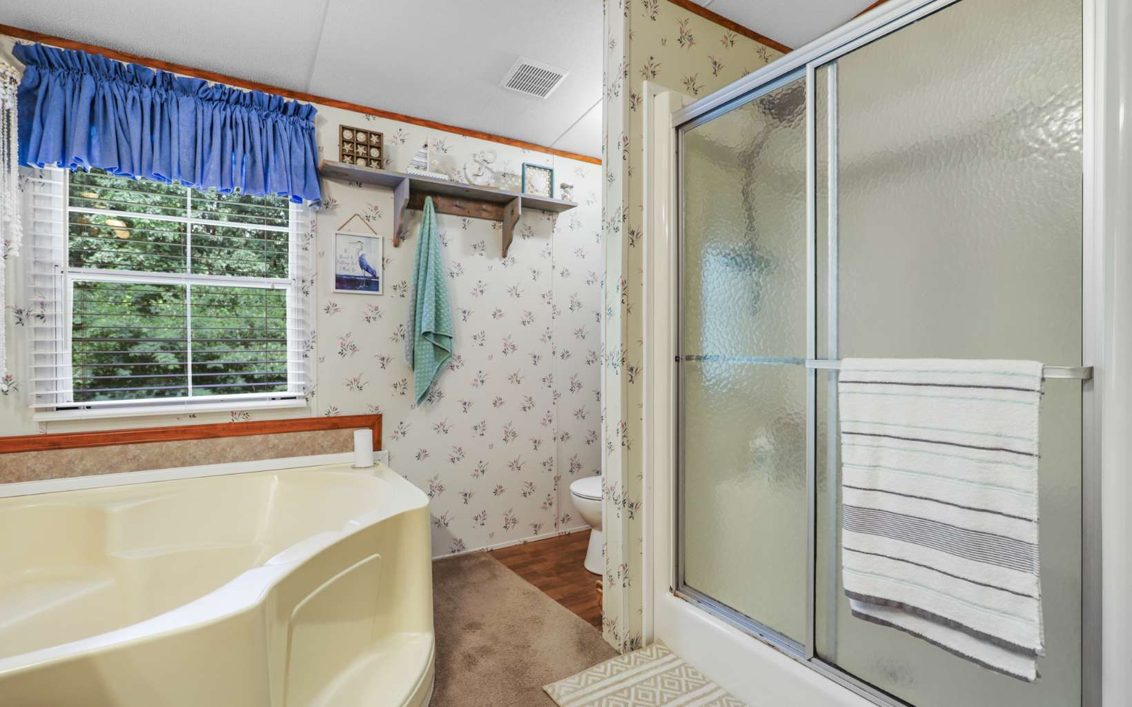 611 Wash Wilson Road Blue Ridge, GA 30513 - Photo 20 of 26 a bathroom with a shower and a bathtub
