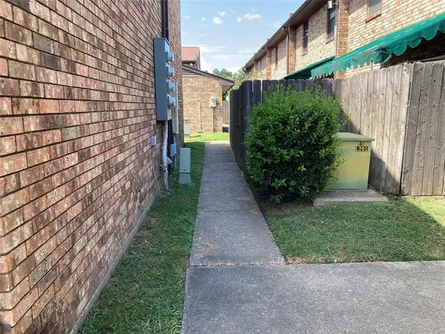 $77,000 | 1820 East Kings Highway, Unit 243, Shreveport, LA 71105