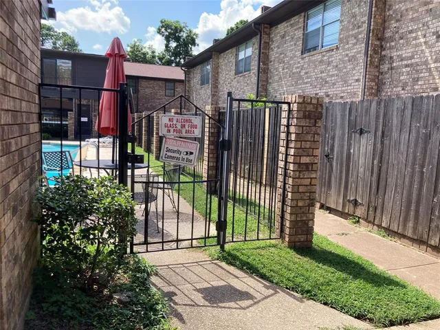 $77,000 | 1820 East Kings Highway, Unit 243, Shreveport, LA 71105
