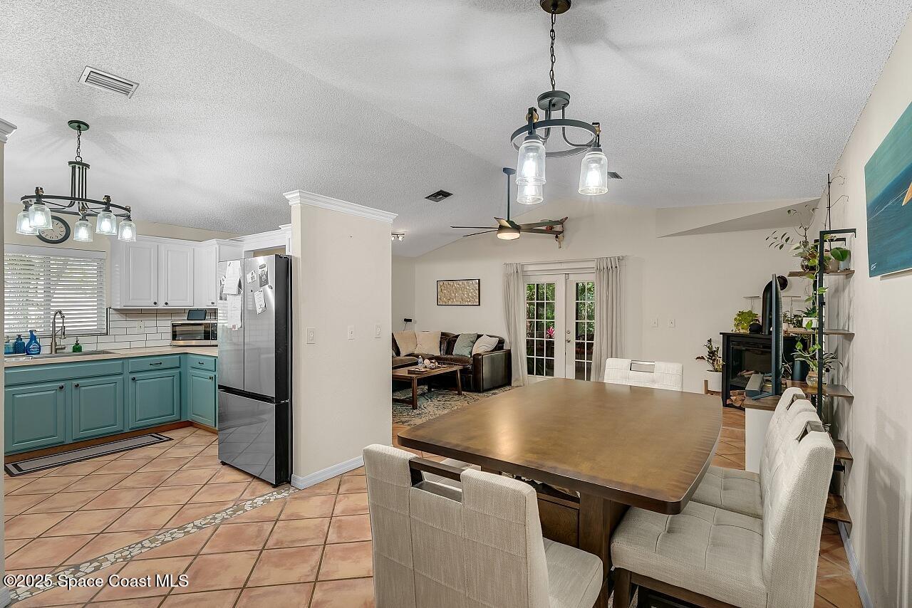 475 Hurst Road Northeast Palm Bay, FL 32907 - Photo 18 of 36 Kitchen/Dining