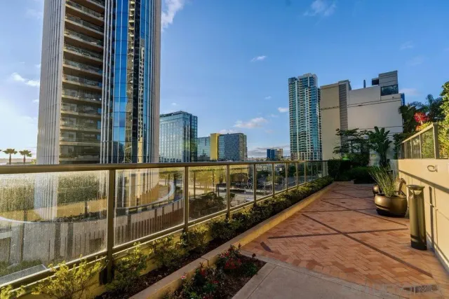 $1,295,000 | 700 West E Street, Unit 2404, San Diego, CA 92101