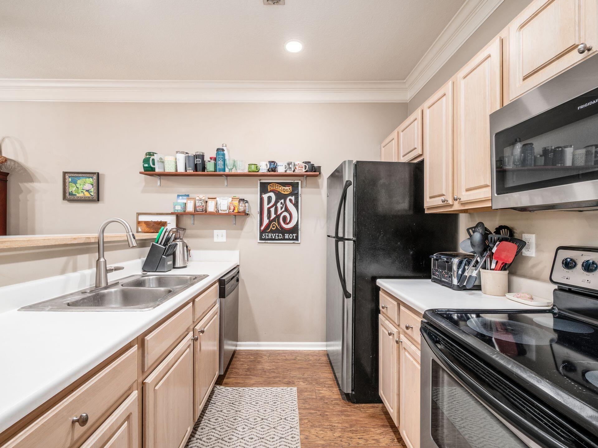 6010 Inishmore Lane Dublin, OH 43017 - Photo 13 of 48 Kitchen 1