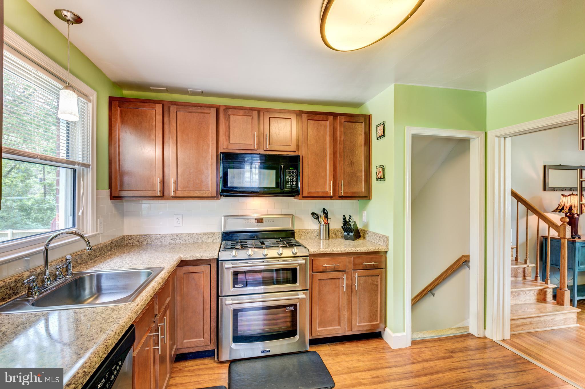 205 Meadowvale Road Lutherville-Timonium, MD 21093 - Photo 3 of 30 Have a chef in the family? This stove is perfect!