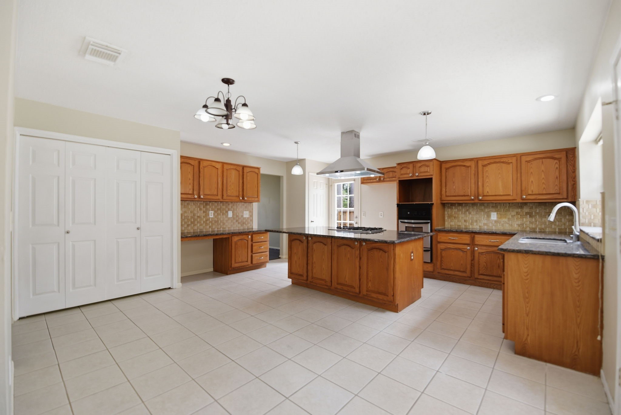 2726 Alderleaf Place Spring, TX 77388 - Photo 12 of 36 Granite Countertops & more!
