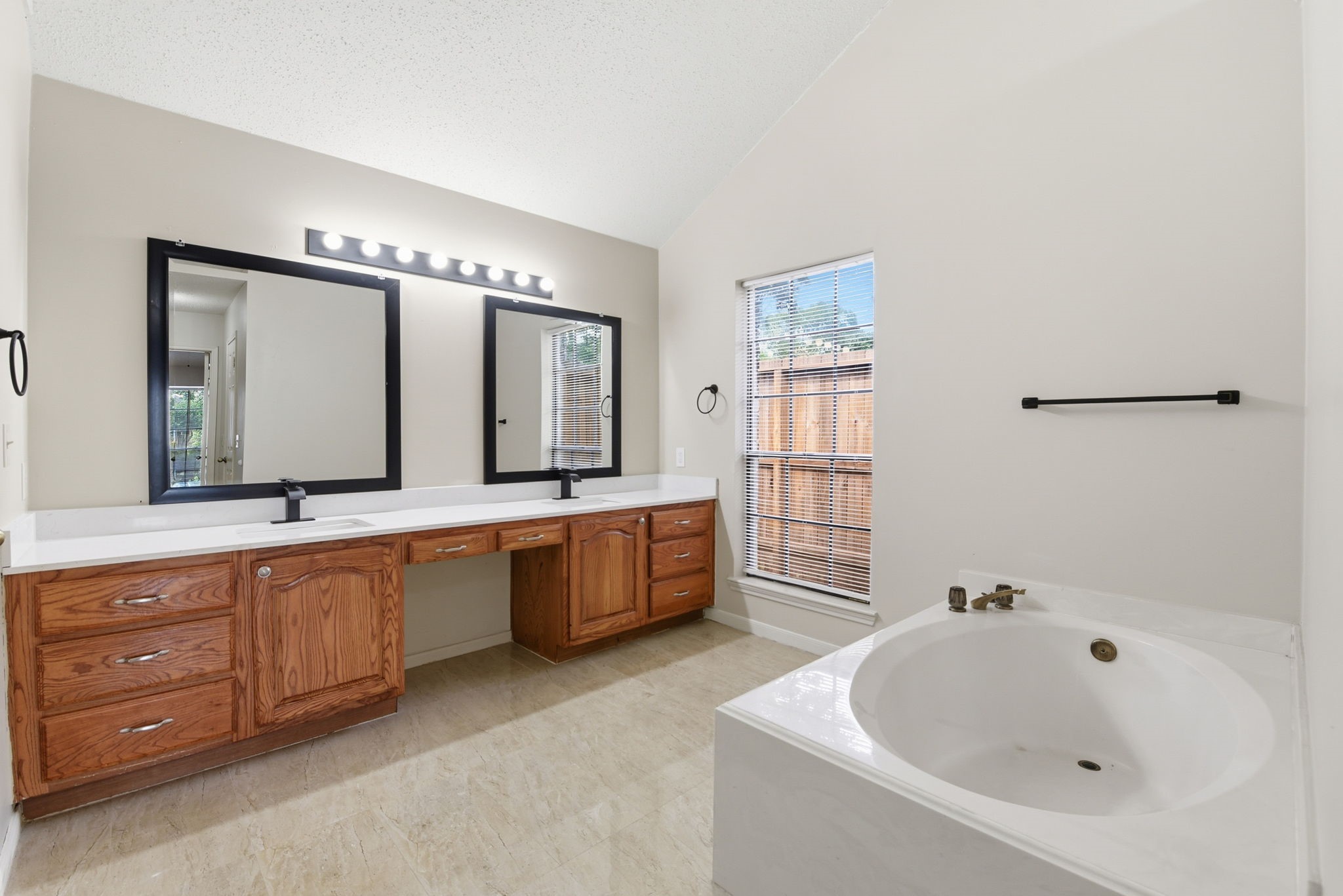 2726 Alderleaf Place Spring, TX 77388 - Photo 21 of 36 Master bath with garden tub & separate shower!