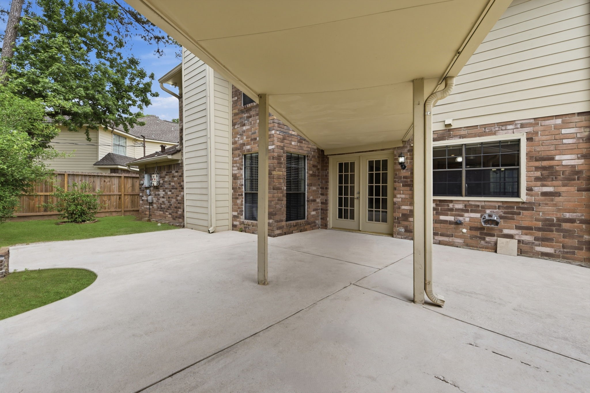 2726 Alderleaf Place Spring, TX 77388 - Photo 32 of 36 Covered patio area!