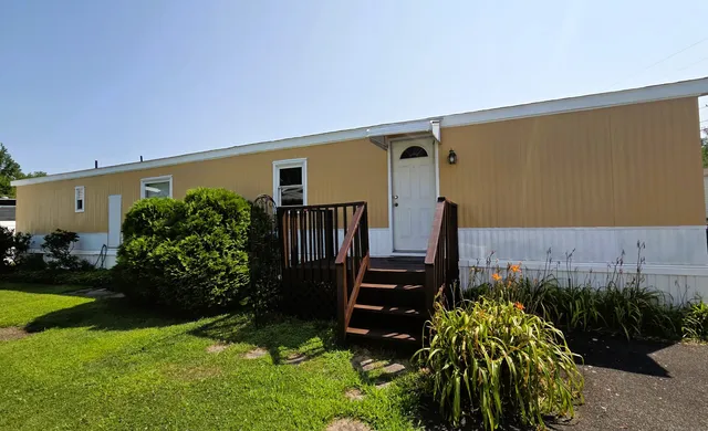 $79,000 | 301 South Main Street, Newtown, CT 06470