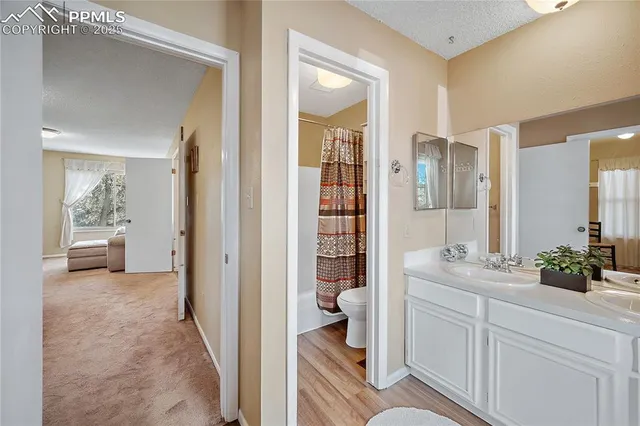 a en suite bathroom with a double vanity sink and a mirror