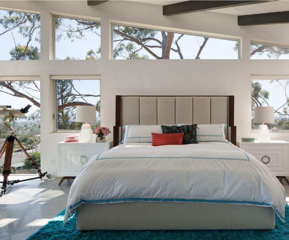 5038 Windsor Drive Pacific Beach, CA 92109 - Photo 14 of 33 a bedroom with a large bed and a window