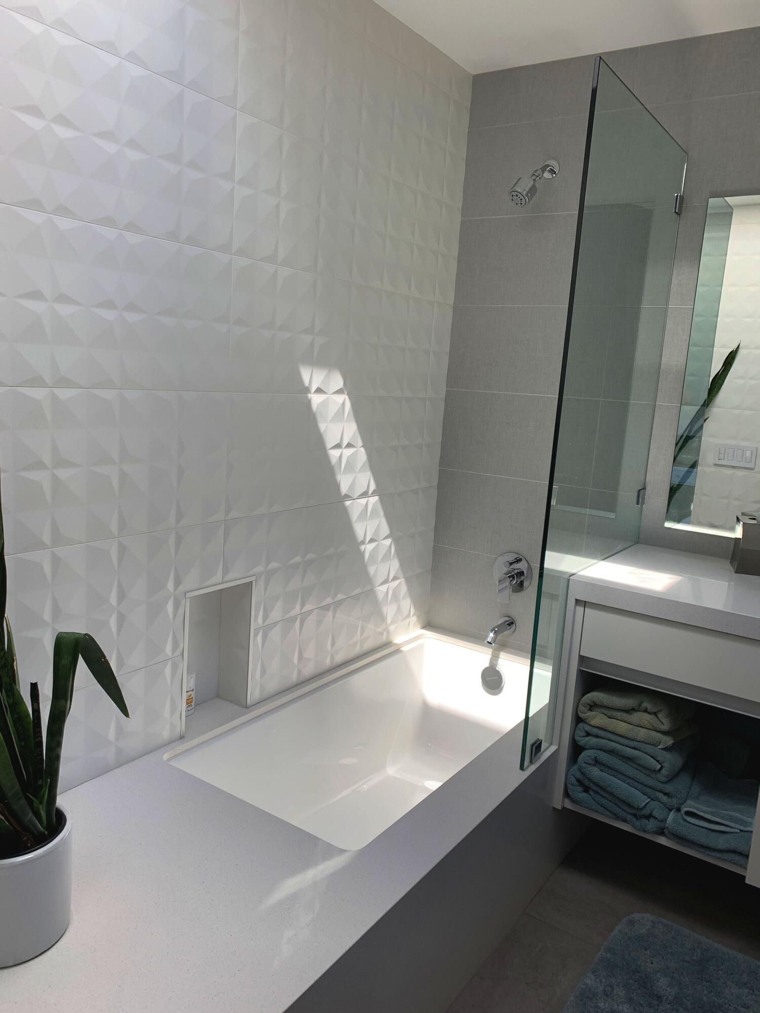 5038 Windsor Drive Pacific Beach, CA 92109 - Photo 18 of 33 Bath 3 tub