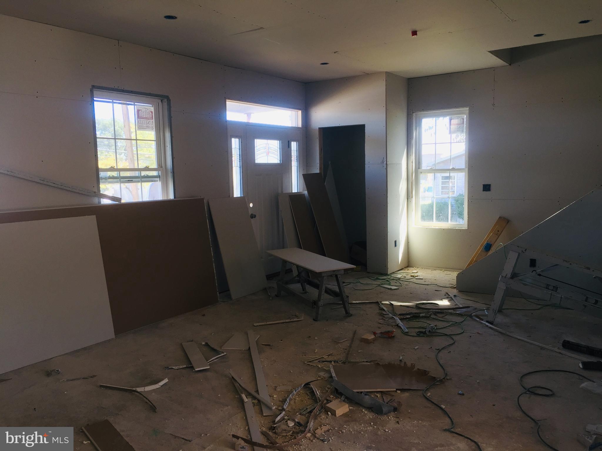 7101 Old North Point Road Baltimore, MD 21219 - Photo 4 of 14 Gallery Image 4