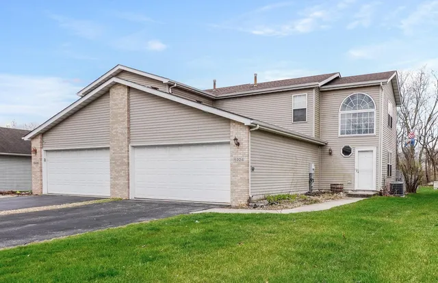 $269,500 | 6924 Swan Lane, Schererville, IN 46375