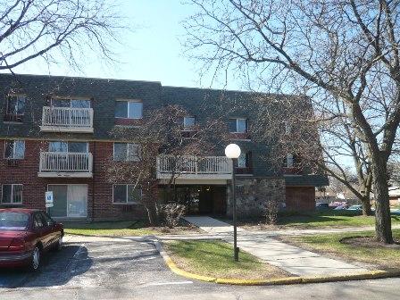 918 Ridge Square, Unit 114 Elk Grove Village, IL 60007 - Photo 1 of 1 a front view of a house with garden