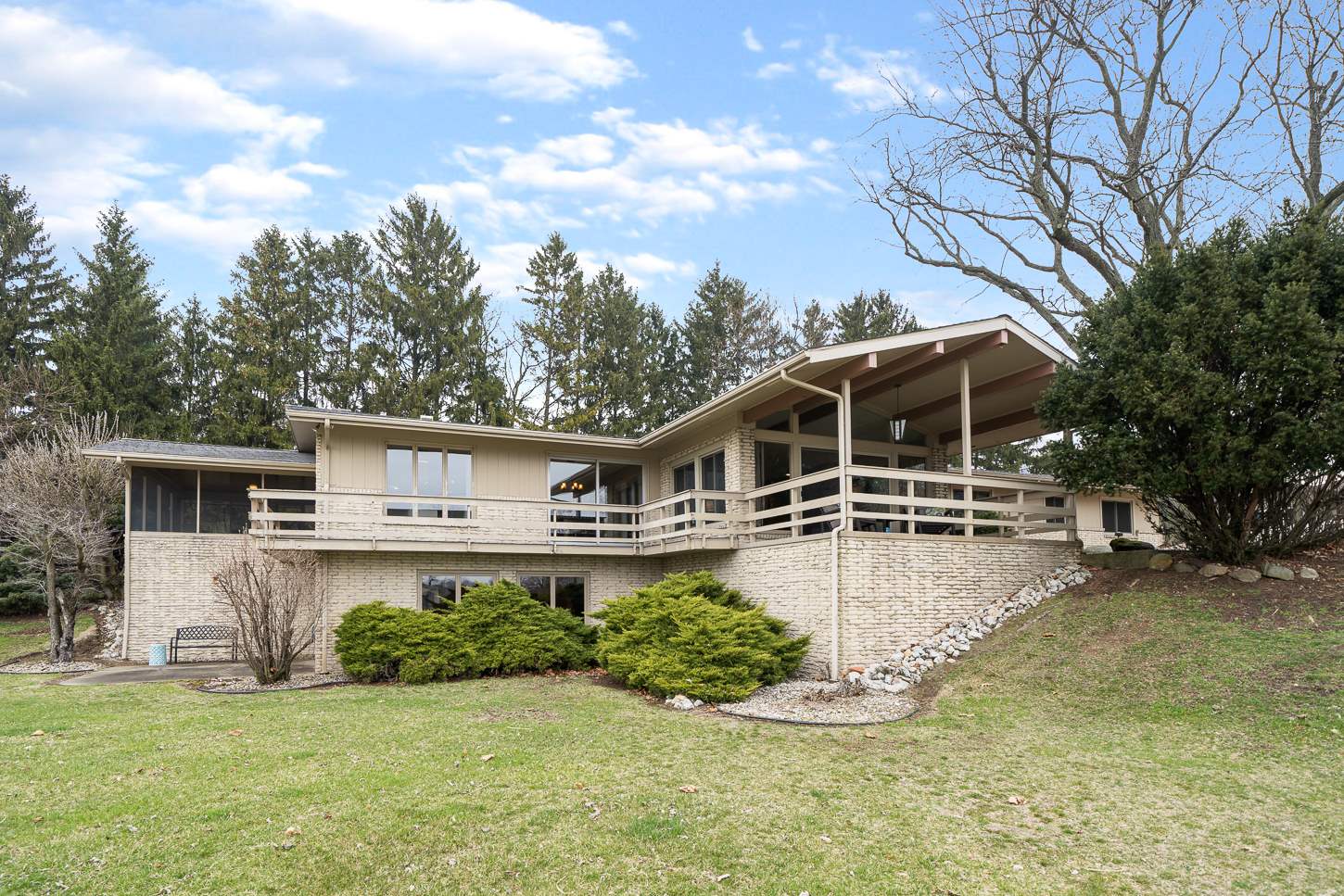 1411 East Springhill Road Warsaw, IN 46580 - Photo 1 of 36 Gallery Image 1