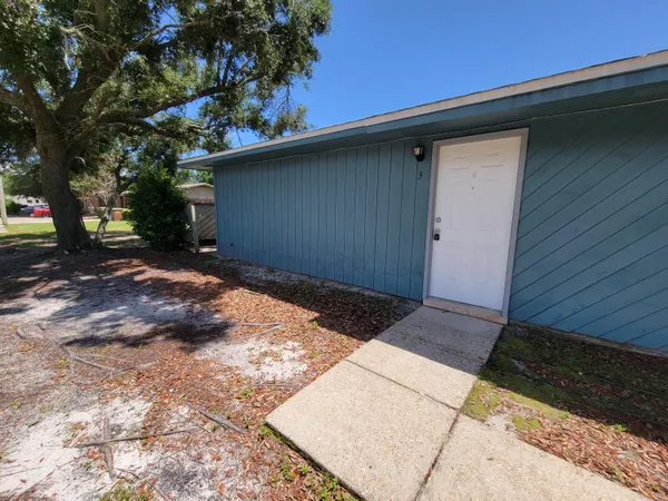 $1,195 | 1614 Green Briar Parkway, Unit 3, Gulf Breeze, FL 32563