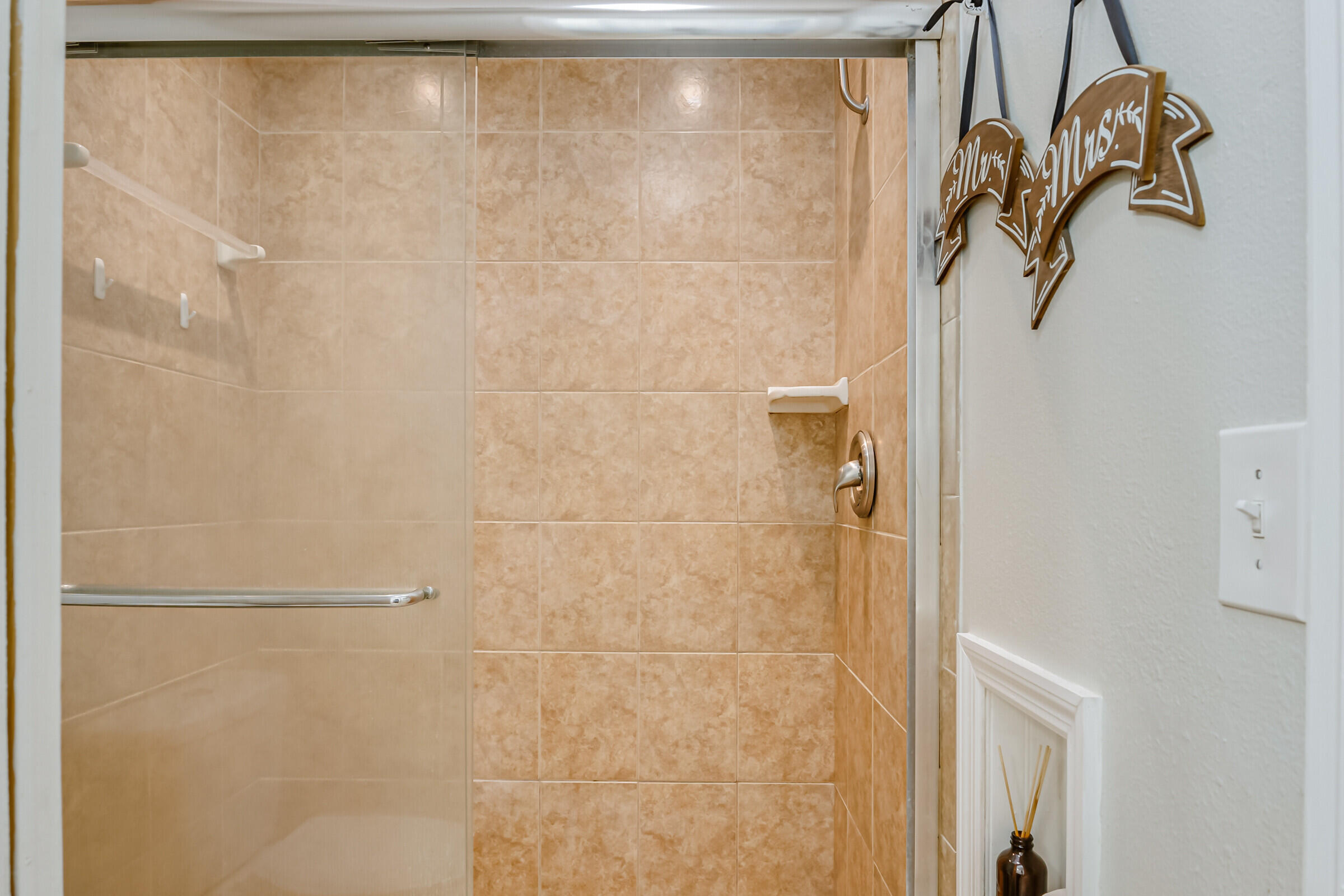 1030 San Rafael Road Southwest Palm Bay, FL 32908 - Photo 18 of 37 a bathroom with a shower