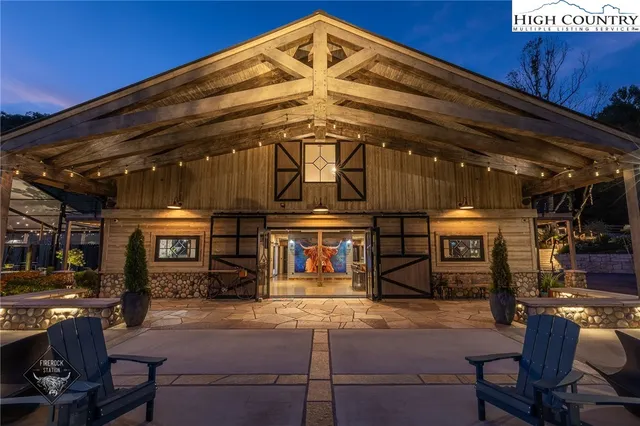 a view of a building with sitting area