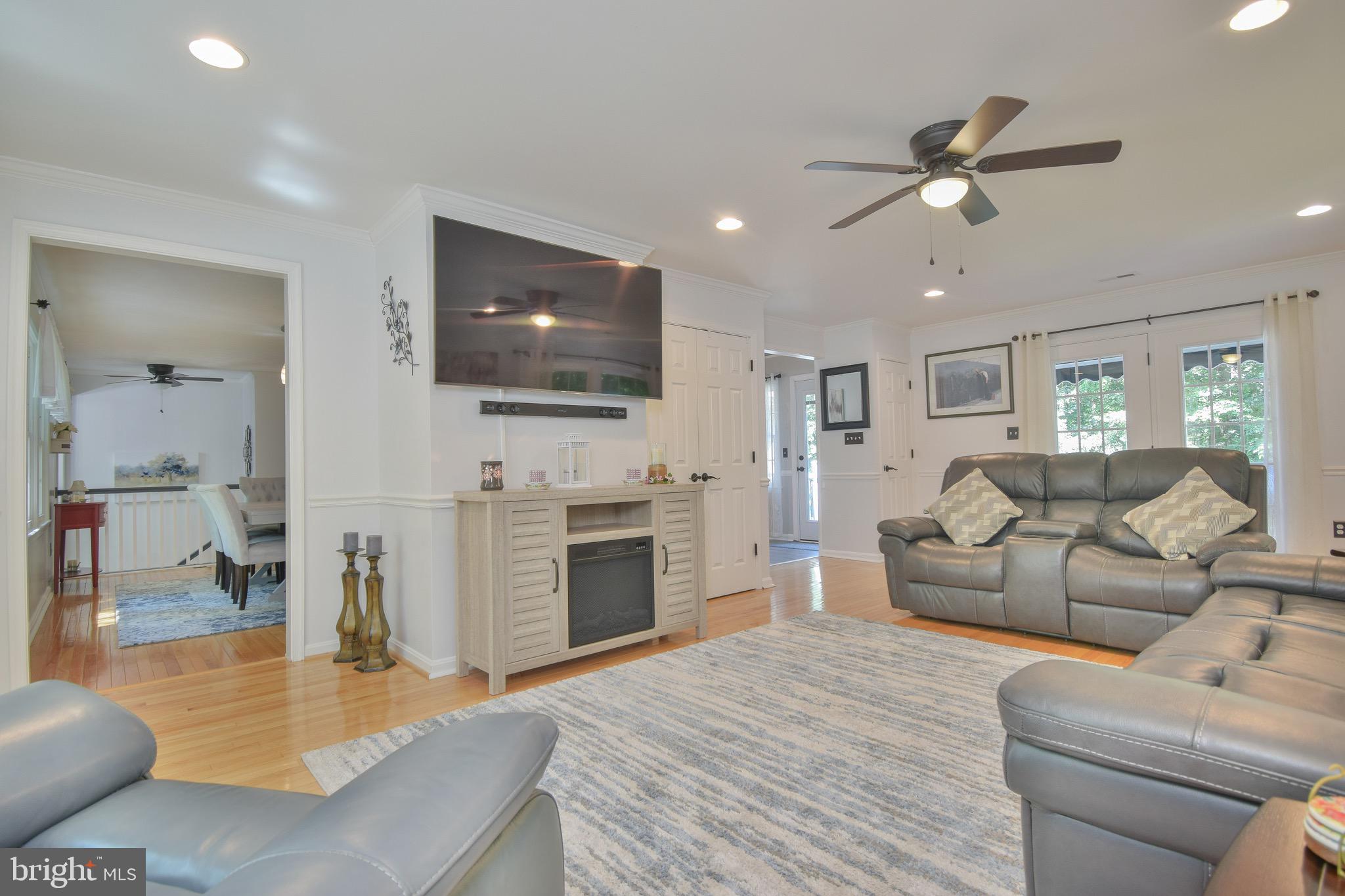 2 Ridgeview Circle Fredericksburg, VA 22406 - Photo 14 of 47 Family room with hardwood