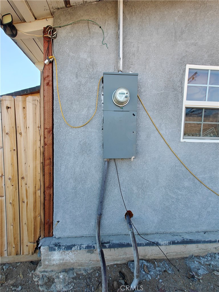 31576 Emerald Road Lucerne Valley, CA 92356 - Photo 18 of 44 a bathroom with a shower