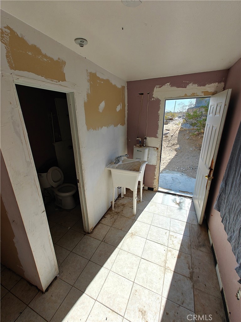 31576 Emerald Road Lucerne Valley, CA 92356 - Photo 30 of 44 a living room with furniture and a rug