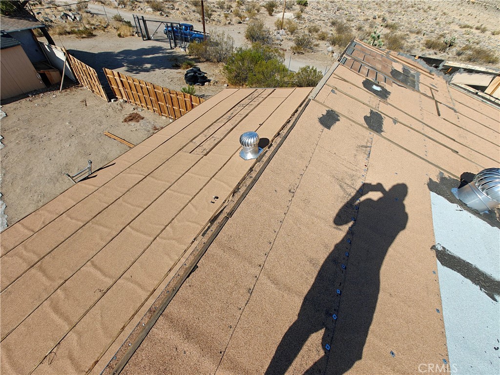 31576 Emerald Road Lucerne Valley, CA 92356 - Photo 41 of 44 a view of roof deck with two chairs and a rug