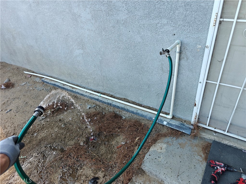 31576 Emerald Road Lucerne Valley, CA 92356 - Photo 42 of 44 a view of a living room
