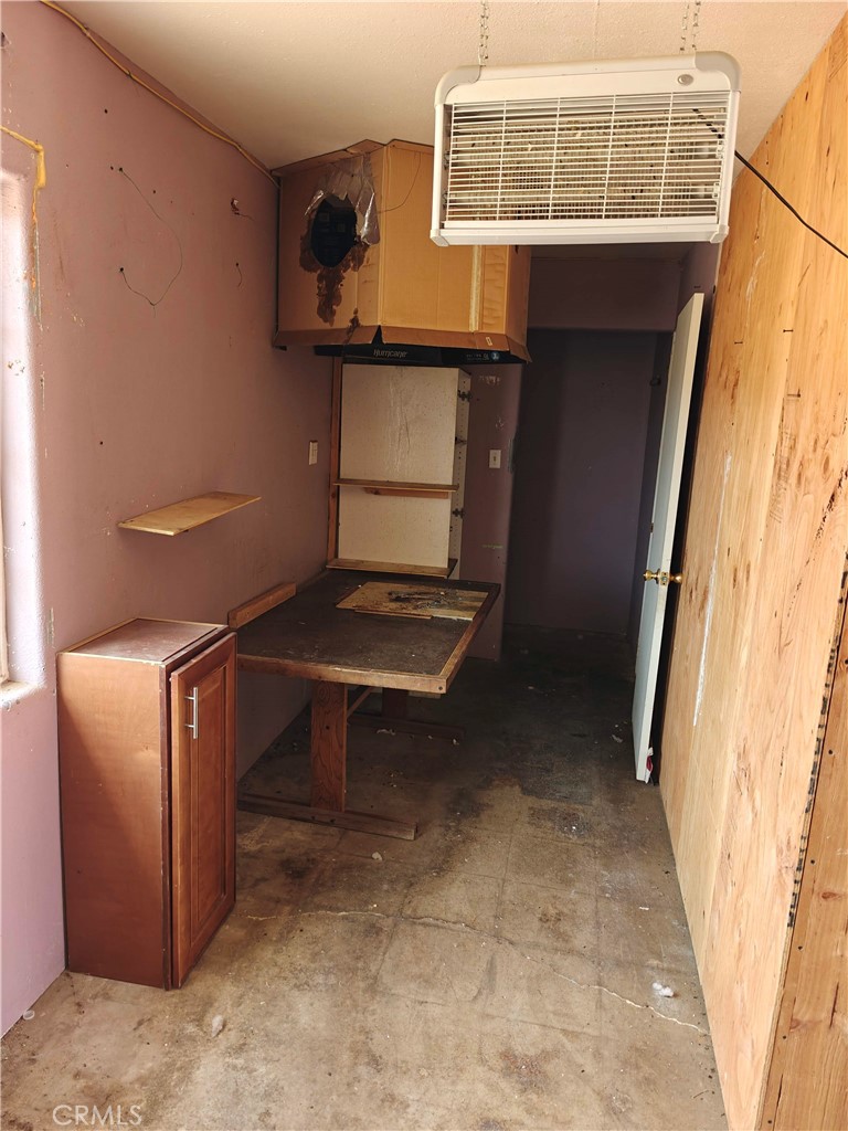 31576 Emerald Road Lucerne Valley, CA 92356 - Photo 43 of 44 a room with furniture