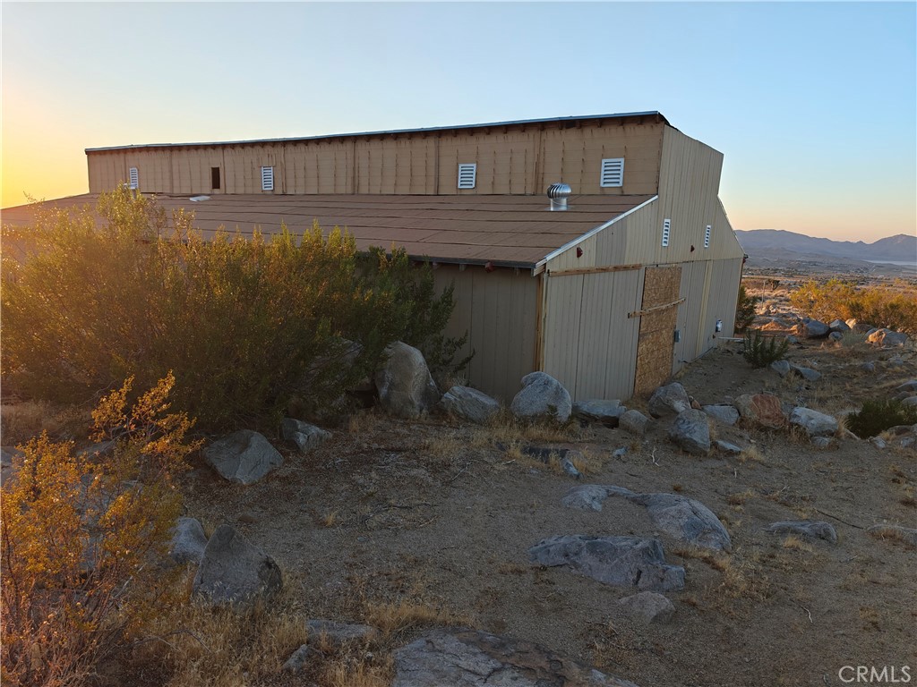 31576 Emerald Road Lucerne Valley, CA 92356 - Photo 5 of 44 a view of a house