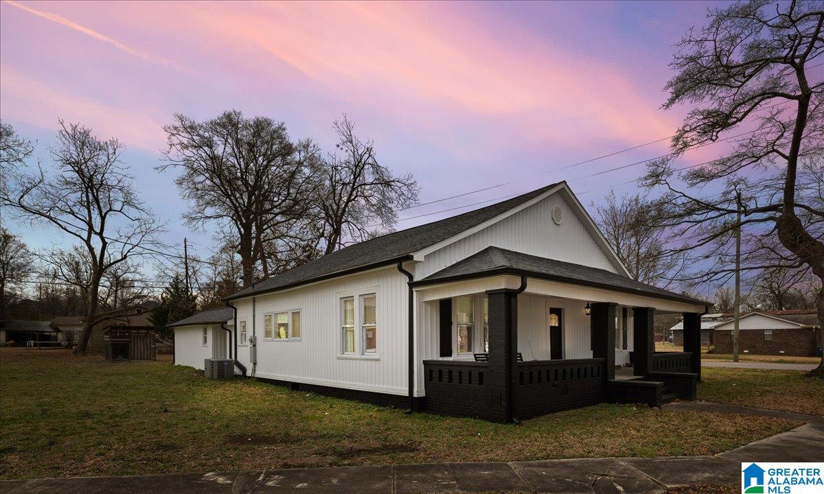 301 Adams Avenue East Oneonta, AL 35121 - Photo 2 of 26