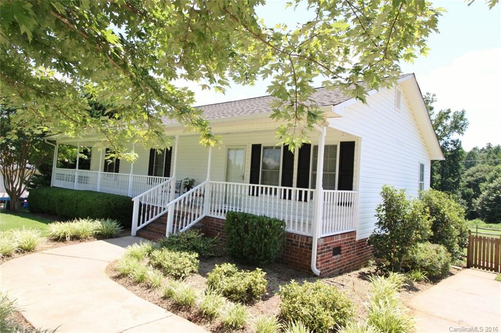 2883 Greenleaf Road Clover, SC 29710 - Photo 3 of 22