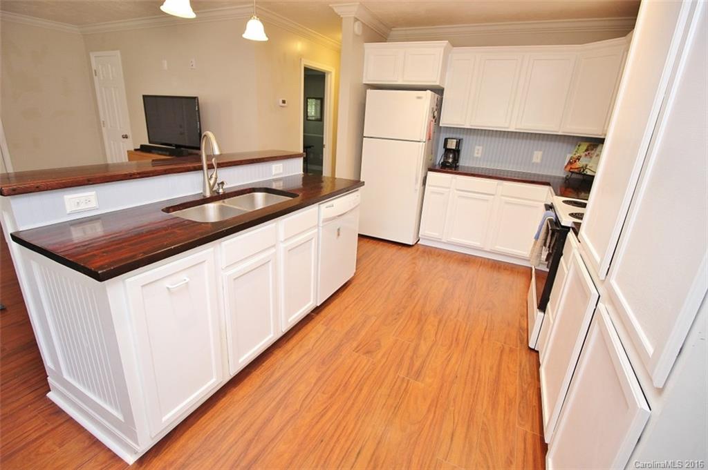 2883 Greenleaf Road Clover, SC 29710 - Photo 10 of 22