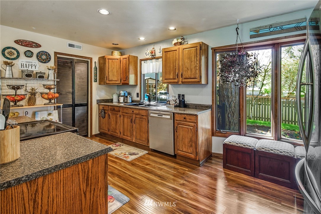 14515 Southeast 139th Place Renton, WA 98059 - Photo 9 of 35 Gallery Image 9