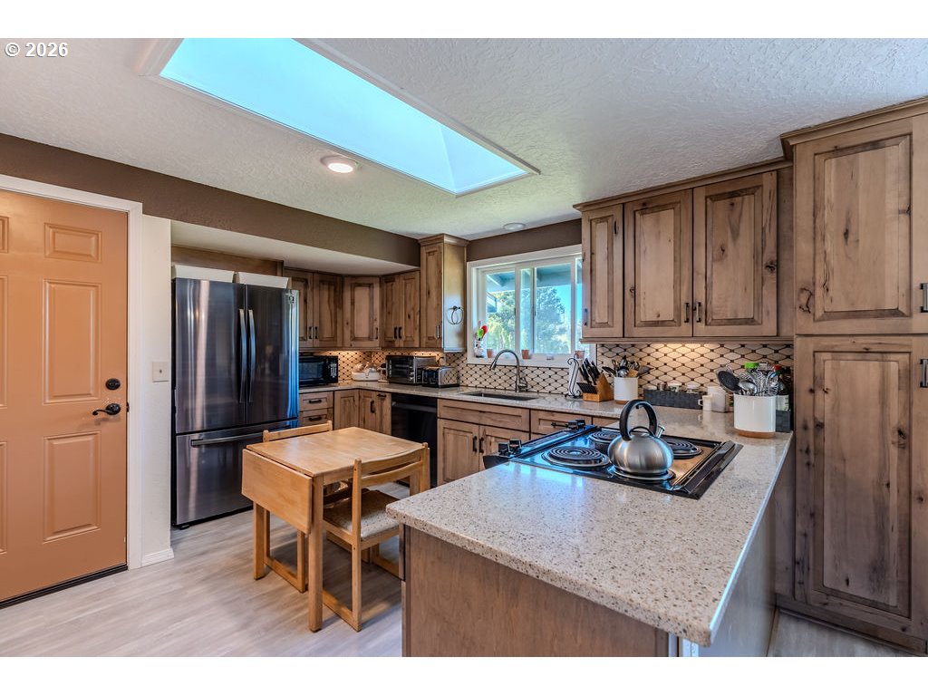 32728 Northeast Chamberlain Road Corbett, OR 97019 - Photo 12 of 45 Kitchen