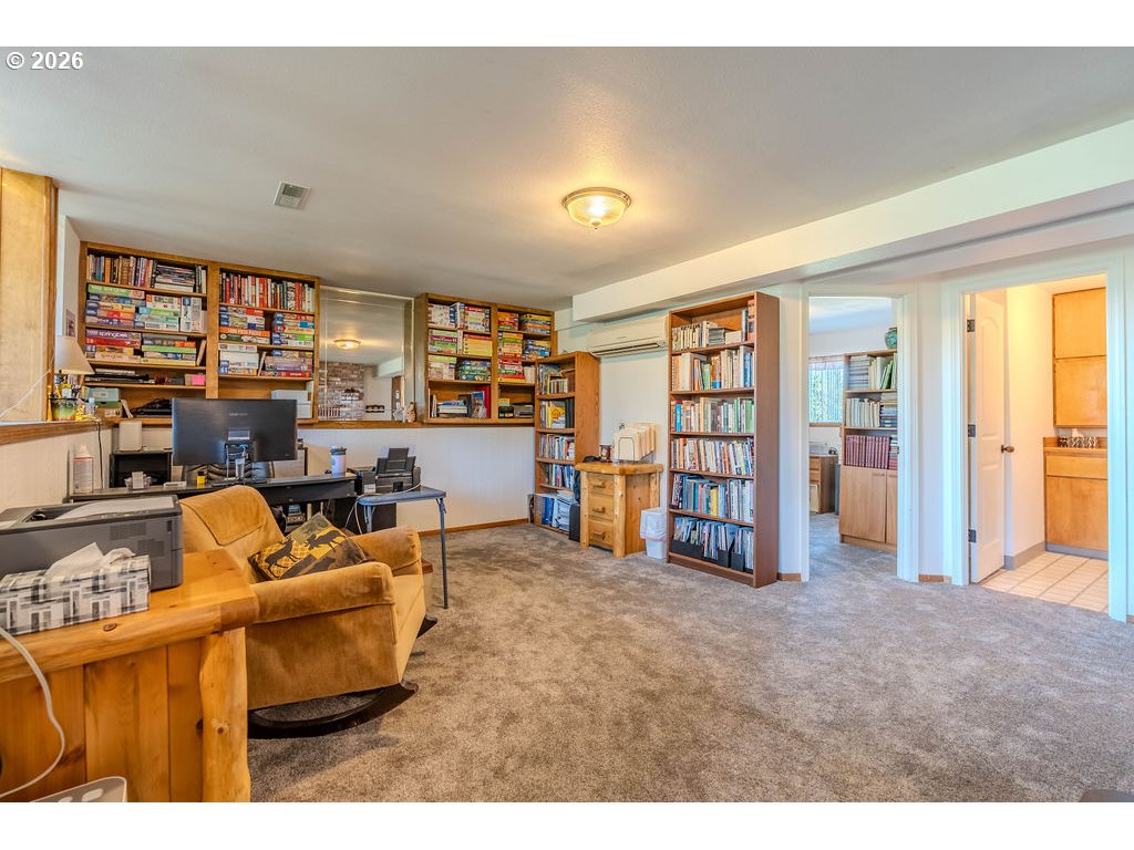 32728 Northeast Chamberlain Road Corbett, OR 97019 - Photo 22 of 45 Family Room