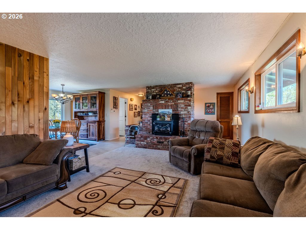 32728 Northeast Chamberlain Road Corbett, OR 97019 - Photo 9 of 45 Living Room
