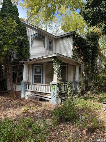 $40,000 | 1030 West Center Street, Girard, IL 62640