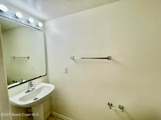 $2,000 | 501 Tortuga Way, Melbourne, FL 32904